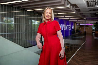Julie Sweet, presidenta y consejera delegada de Accenture, en las oficinas de consultora en Madrid.