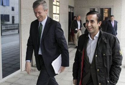 Rueda (a la izquierda) y Jos&eacute; Manuel Rey, a la salida de la sede del PP gallego, el pasado noviembre. 
