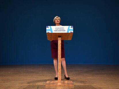 Theresa May intervém no Congresso do Partido Conservador em Birmingham.