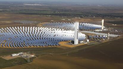 Planta de energ&iacute;a termosolar de Abengoa en Sanl&uacute;car la Mayor (Sevilla).