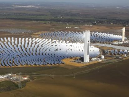 Planta de energ&iacute;a termosolar de Abengoa en Sanl&uacute;car la Mayor (Sevilla).