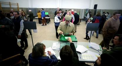 Un colegio electoral de Sevilla.