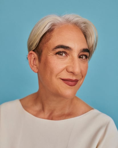 <b>ADA COLAU (política, 51 años). </b> La exalcaldesa de Barcelona y activista dejó la primera línea política, pero no la política. Le parece muy importante visibilizar realidades vinculadas con el feminismo y los derechos LGTBIQ+. “Los que nos precedieron arriesgaron sus vidas para que hoy tengamos derechos y libertades”.