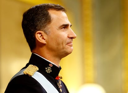 El Rey de España recibe los aplausos de los Diputados y Senadores en el Congreso de los Diputados.
