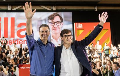 Pedro Sánchez y el candidato a la Generalitat por el PSC, Salvador Illa, este jueves en Sant Boi de Llobregat. 