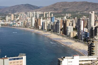 Panorámica de la playa de Levante, en Benidorm, Alicante.