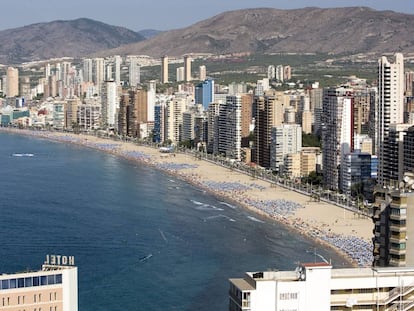 Panorámica de la playa de Levante, en Benidorm, Alicante.