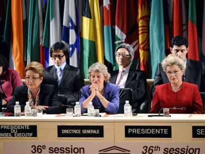Irina Bokova, en el centro, en la votaci&oacute;n sobre la admisi&oacute;n de Palestina. 