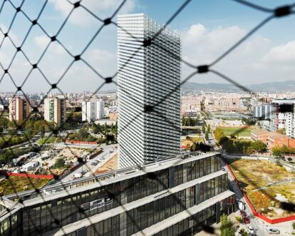 La nueva sede de Puig, proyectada por Rafael Moneo y Lucho Marcial, desde el Hotel Renaissance Barcelona Fira.