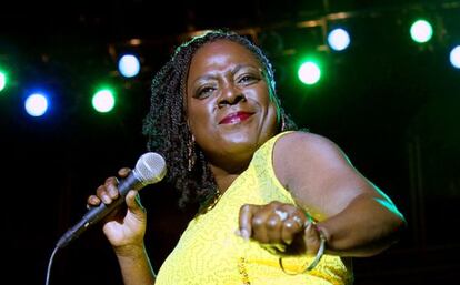 Sharon Jones en plena actuación.