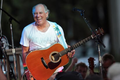 FILE - Jimmy Buffett performs at his sister's restaurant in Gulf Shores, Ala., on June 30, 2010. “Margaritaville” singer-songwriter Jimmy Buffett has died at age 76. A statement on Buffett's official website and social media pages says the singer died Friday, Sept. 1, 2023 “surrounded by his family, friends, music and dogs”. (AP Photo/Dave Martin, File)