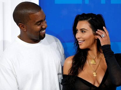 Kanye West i Kim Kardashian es miren amb complicitat a la gala dels MTV Video Music Awards, que es va celebrar ahir a la nit a Nova York.
