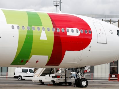 Airbus de TAP Portugal Airlines en Colomiers, cerca de Toulouse (Francia).