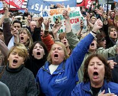 Protestas en frente del Congreso argentino, ayer.