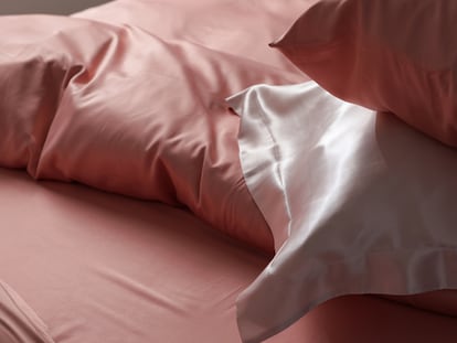 Esta solución de seda es el truco de belleza para despertarse con un pelo sin enredos ni encrespamiento