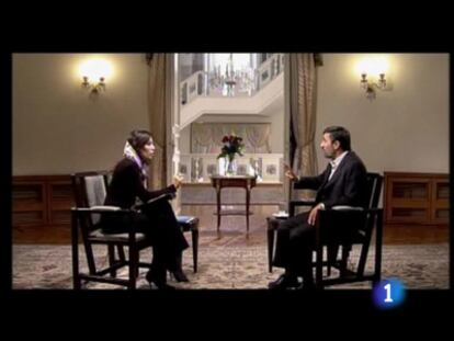 Un momento de la entrevista de Ana Pastor a Mahmud Ahmadineyad esta mañana en Teherán.
