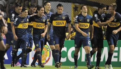 Los jugadores de Boca Juniors celebran un gol en la Copa Libertadores.