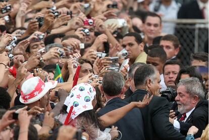 El ya ex presidente Lula se despide de sus simpatizantes con unas cotas de popularidad de más del 80% entre los brasileños.