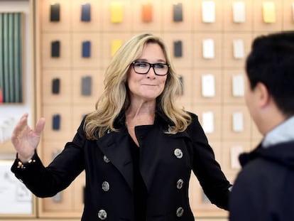 Angela Ahrendts, jefa saliente de ventas minoristas de Apple.