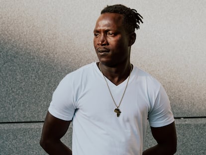 El actor guineano Abou Sangaré, en la estación de tren de Amiens (Francia) a mediados de mes.