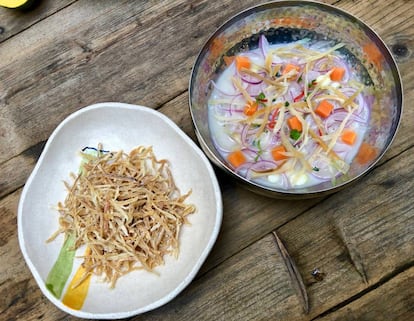 CEVICHE DE PEZ SAN PEDRO, LECHE DE TIGRE, CHINGUIRITO (PESCADO DESHIDRATADO DEL NORTE DE PERÚ), CAMOTE EN ALMÍBAR DE NARANJA Y MAÍZ CHULPI TOSTADO (CANCHA) / CAPEL
