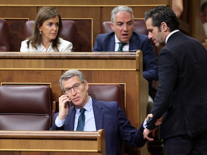 Alberto Núñez Feijóo y Borja Sémper, el pasado miércoles, en la sesión de control al Gobierno en el Congreso.