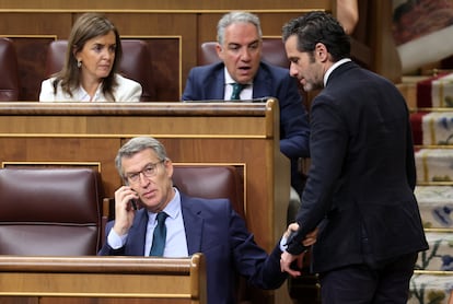 Alberto Núñez Feijóo y Borja Sémper, el pasado miércoles, en la sesión de control al Gobierno en el Congreso.