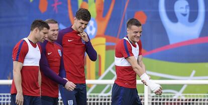 Milner, Rooney, Stones y Vardy, ayer en Saint-&Eacute;tienne.