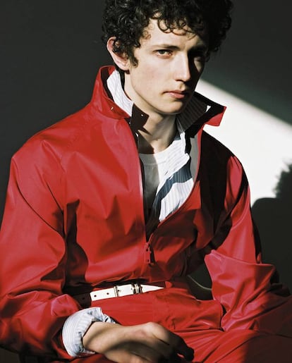 Dylan viste mono rojo de Prada. En los años ochenta Tony Blair vivió en Dalston y años después lo recordaría como una zona “en el lado equivocado de Kingsland Road”, en oposición a las calles más aburguesadas de los barrios del norte. Hoy, sin duda, su opinión sería distinta. Desde la transformación con motivo de los Juegos Olímpicos de 2012, los precios del suelo están un 8 % por encima de la media de Londres.