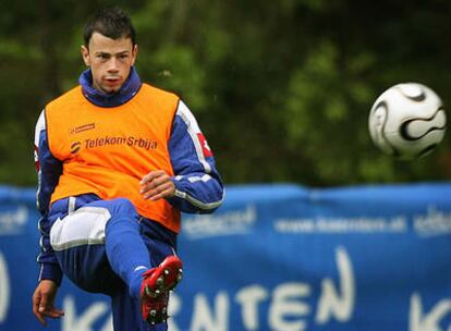 Mateja Kezman, durante un entrenamiento con Serbia