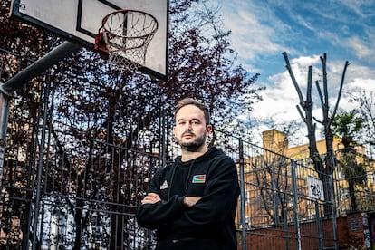 El entrenador de la selección femenina de baloncesto de Sudán del Sur y ex entrenador de Movistar Estudiantes, Alberto Antuña, en Madrid.