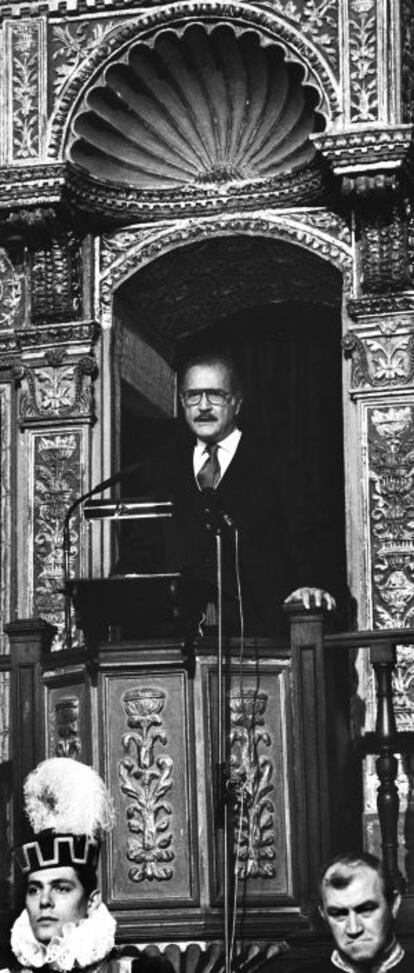 Carlos Fuentes en 1988, en su discurso del Cervantes.