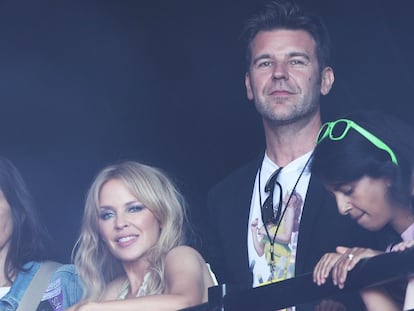 Kylie Minogue y Paul Solomons en un concierto de Miley Cyrus en el festival de Glastonbury, en verano de 2019.