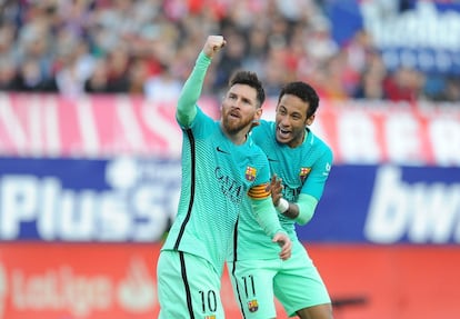Messi celebra junto con Neyma rel gol del triunfo de su equipo.