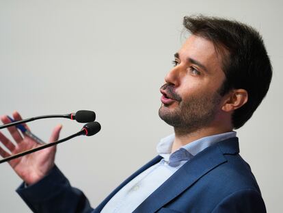 Javier Sánchez Serna, durante una rueda de prensa de Podemos el pasado noviembre en Madrid.