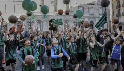 Manifestació dels nens del Pedagogium de Gràcia.