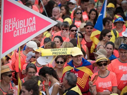 Ciudadanos catalanes participan a la Diada de 2018. 