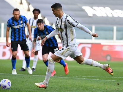Cristiano marca el primer gol del partido ante el Inter de penalti.