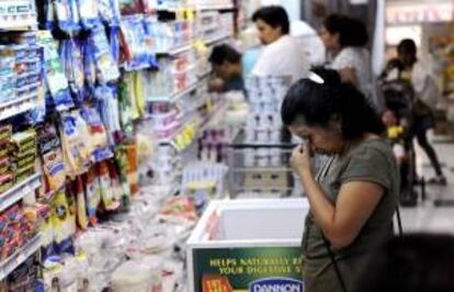 La inflación acumulada en Venezuela se ha disparado en los primeros cuatro meses del año hasta un 12,5 %, tras cerrar 2012 en un 20,1 %. EFE/Archivo