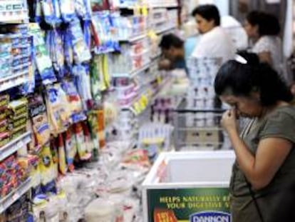 La inflación acumulada en Venezuela se ha disparado en los primeros cuatro meses del año hasta un 12,5 %, tras cerrar 2012 en un 20,1 %. EFE/Archivo