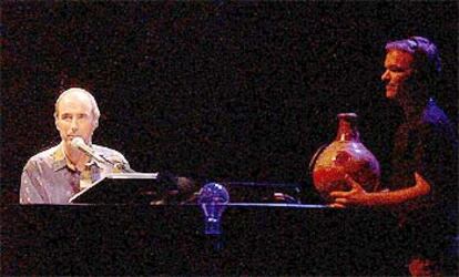 Lluís Llach, durante su concierto en el teatro Albéniz de Madrid el jueves.
/ EFE