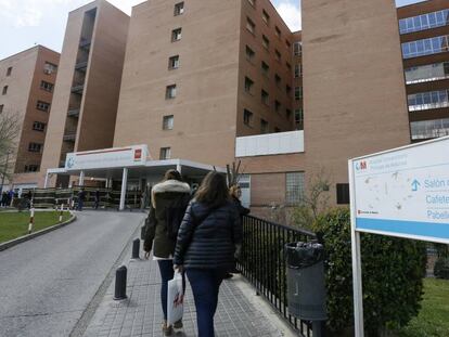 Entrada del hospital Príncipe de Asturias de Alcalá de Henares