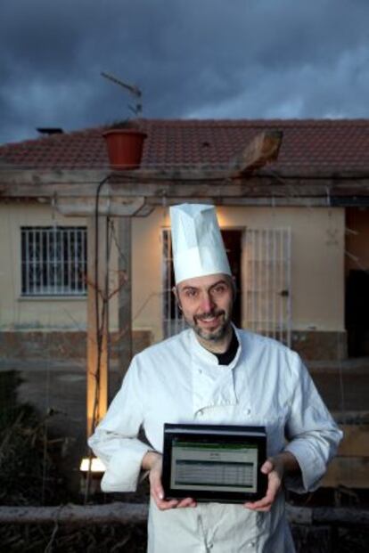 Eric van Buggenhaut, propietario de un restaurante de la sierra norte de Madrid, que usa las 'moras'.