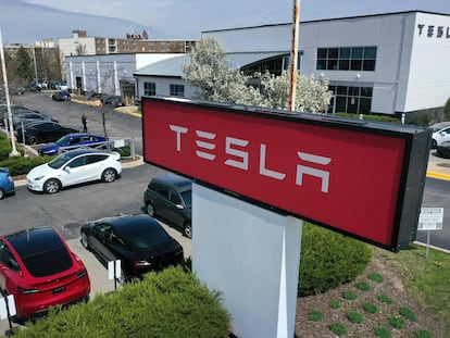 Un concesionario de Tesla en Schaumburg (Illinois).