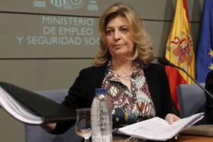 La secretaria de Estado de Empleo, Engracia Hidalgo, durante la presentación de los datos de paro registrado en el Servicio Público de Empleo Estatal (SEPE) y los de afiliación a la Seguridad Social correspondientes al mes de noviembre, esta mañana en el Ministerio de Empleo y Seguridad Social.