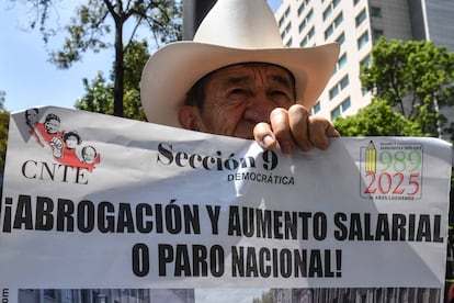 Desde el pasado 15 de mayo, Día del Maestro, docentes de la Coordinadora Nacional de Trabajadores de la Educación (CNTE) comenzaron la huelga indefinida para exigir la abolición de las reformas educativas de 2007 y 2019, y mejores condiciones laborales.