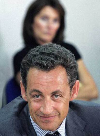 Nicolas Sarkozy y  Cécilia Ciganer, en julio de 2006.