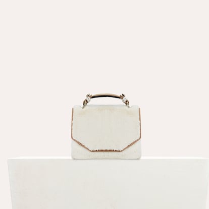 Bolso blanco de Maje. Ahora 122 euros. (Antes, 245 euros).