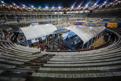 Una imagen de la plaza de toros Santamaría como sede de una feria de arte, en septiembre pasado.