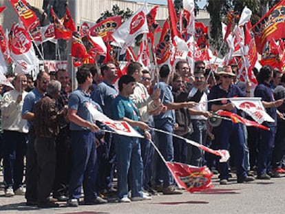 Plásticos Mondragón se moviliza contra el despido de la mitad de la plantilla